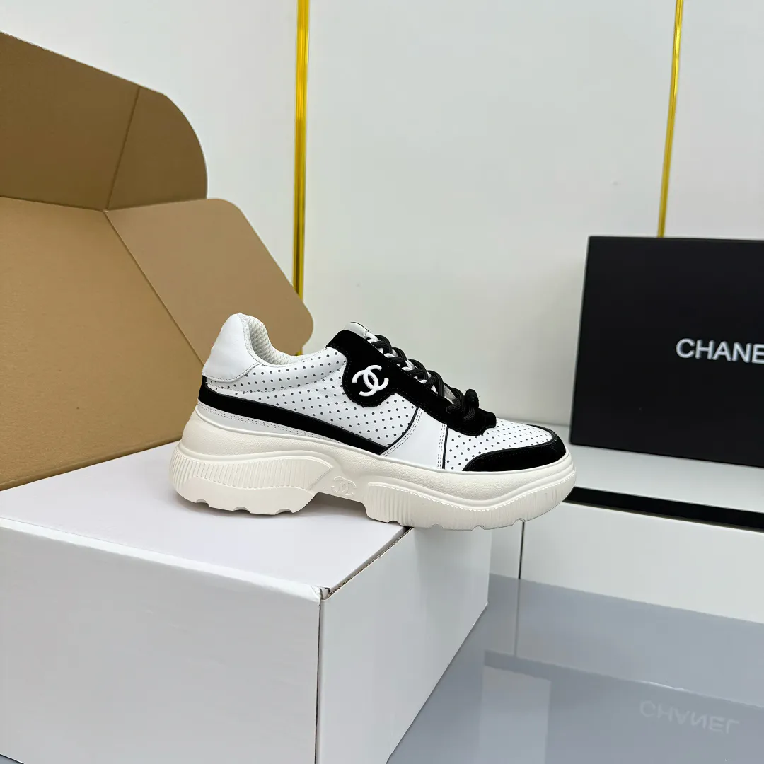 👟👟Ex-factory price 620👟👟 Chanel bread shoes ~ original calfskin panda shoes Chanel 25C latest hot style panda black and white sports shoes casual sneakers Xiaoxiang hot item classic black and white panda color coco girls must pay Fabric: original custom mixed sheepskin lining: original imported breathable mesh lining outsole: Original molded rubber + TPU combination Size: Women's 35-41
